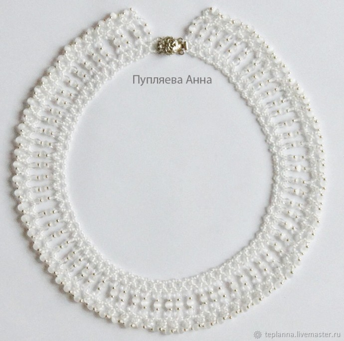 Белоснежное колье с бусинами своими руками