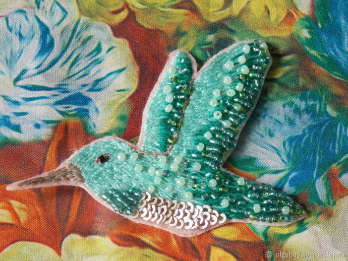 ​Брошь бирюзовая колибри: сочетание вышивки и бисера, часть 2
