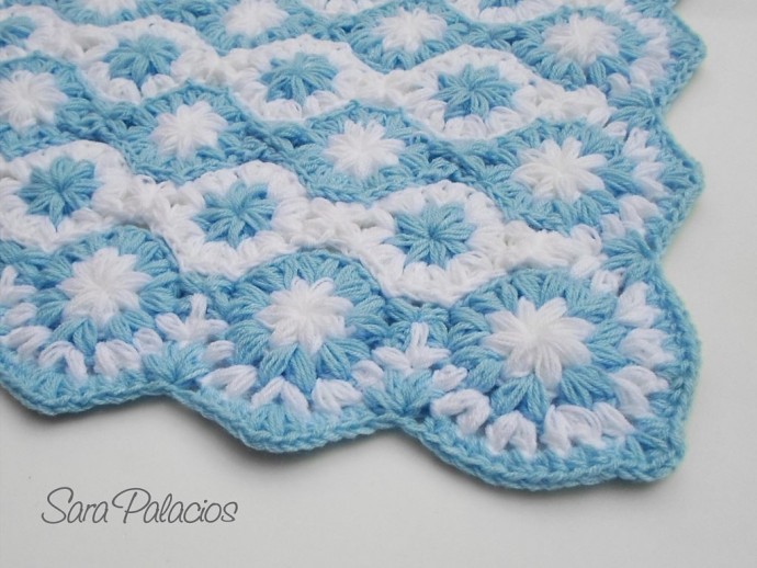 Красивые детские пледы из мотивов пышными столбиками Красивые детские пледы из мотивов пышными столбиками