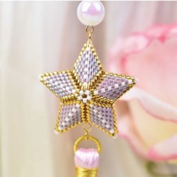 ​Красивые объёмные звёзды из бисера