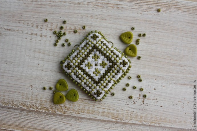 Делаем серьги с вышивкой в технике барджелло