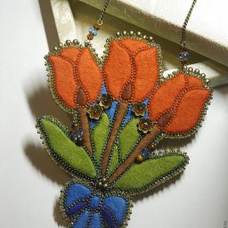 Оригинальный кулон "Букет из фетра": часть 1