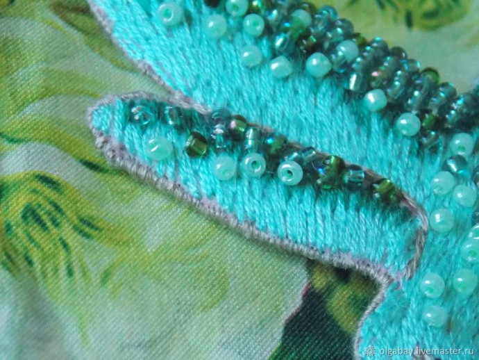 ​Брошь бирюзовая колибри: сочетание вышивки и бисера, часть 2