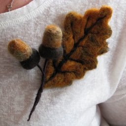 ​Валяем брошь "Два желудя для белочки": часть 1