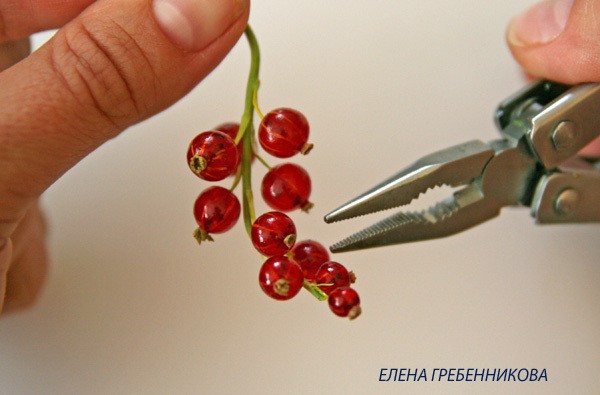 ​Красная смородина из эпоксидной смолы: часть 4