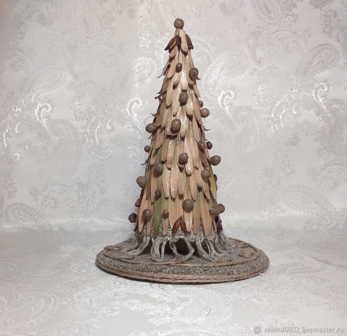 Мастерим ёлку из природных материалов: часть 3