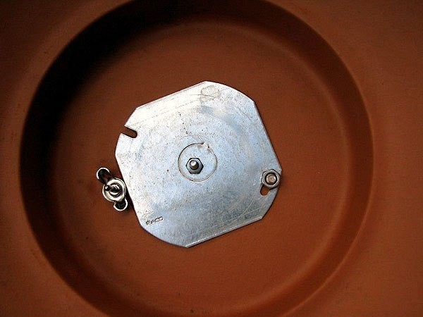 Коптильня из глиняного горшка