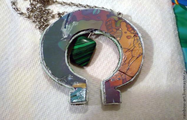 Вышитый бисером кулон "Подкова": часть 3