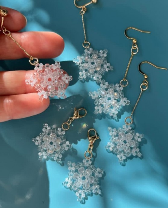 Снежинка из бисера и бусин