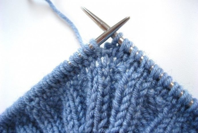 Имитация пришивной горловины: просто и красиво