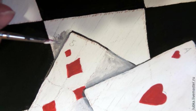 Расписываем стульчик в стиле "Алиса в стране чудес": часть 2