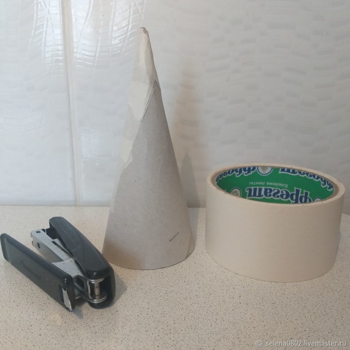 Мастерим ёлку из природных материалов: часть 1