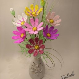 Букет космеи из бисера и рубки