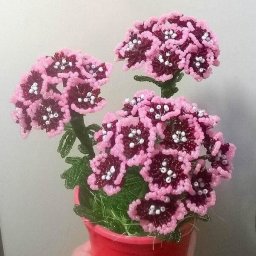 Цветочная композиция из бисера и рубки