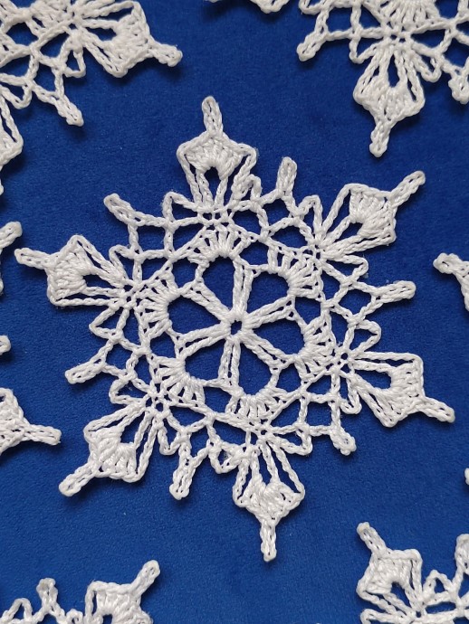 Снежинка диаметром 9 см