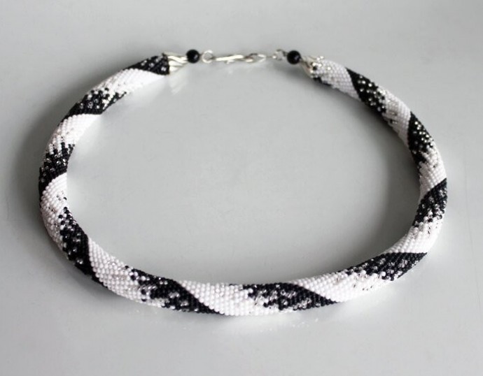 ​Черно-белый жгут