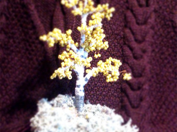 ​Изготавливаем берёзку из бисера