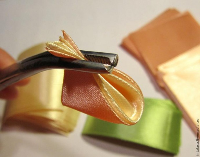 Канзаши: создаем резиночку для волос с нуля, часть 1