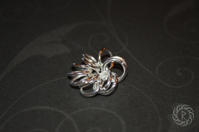 Кольчужный цветок с бусинами: мастер-класс