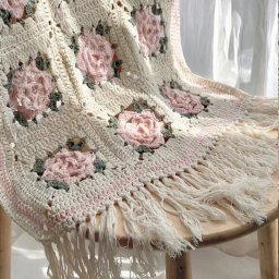 Красивый плед из цветов и мотивов