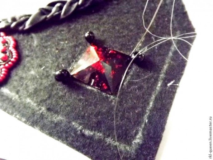 ​Создаем вышитое бисером колье "Воротничок" с элементами кожи: часть 2