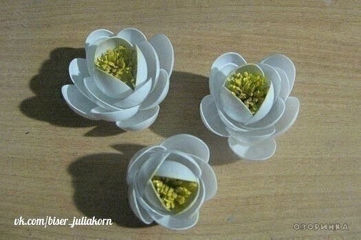 ​Мастерим кувшинки для садового пруда