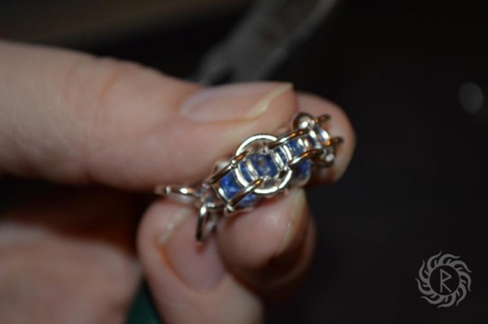 Кольчужный цветок с бусинами: мастер-класс