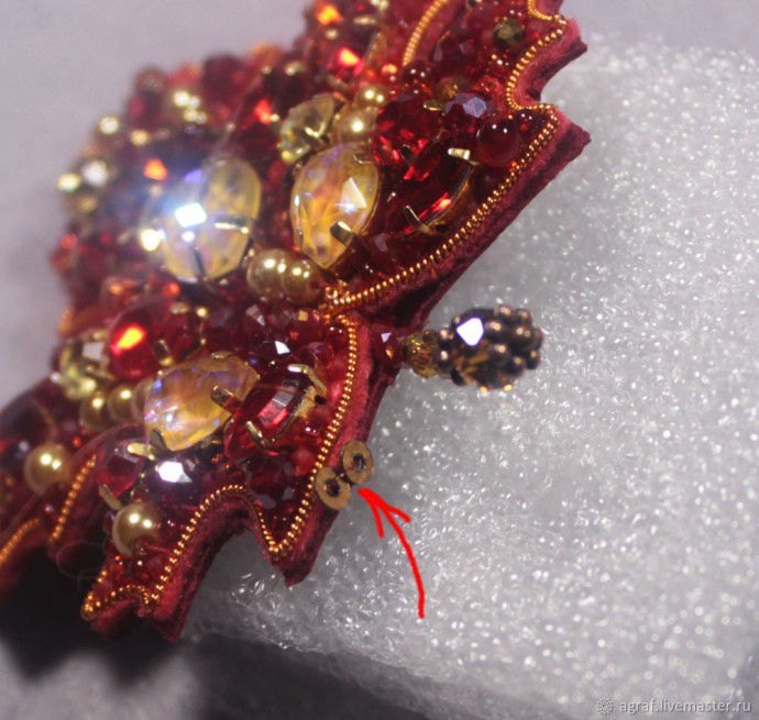 Брошь "Кленовый листочек" Брошь "Кленовый листочек"