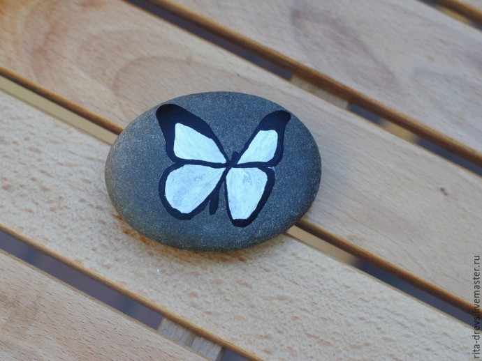 Роспись камня "Живая бабочка"