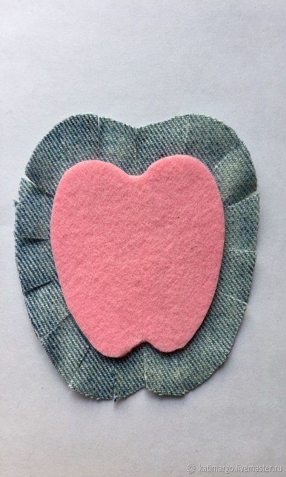 ​Создаем брошь "Яблочко" из джинсы: часть 1