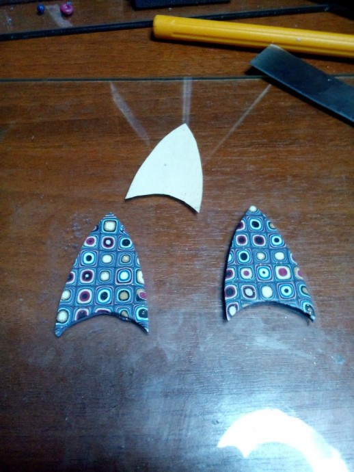 Создаем стильные серьги из полимерной глины с квадратными узорами: часть 1