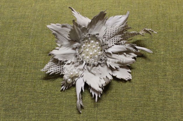 Брошь из обрезков натуральной кожи: мастер-класс, часть 3 Брошь из обрезков натуральной кожи: мастер-класс, часть 3