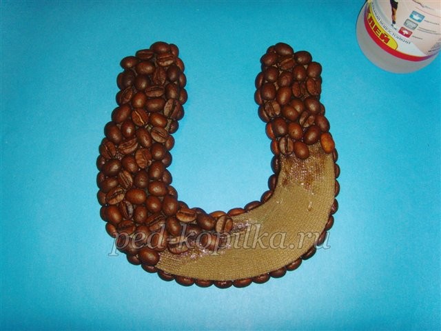 Подкова из кофейных зерен своими руками: часть 1