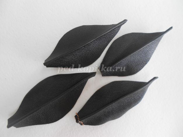 Цветок из кожи