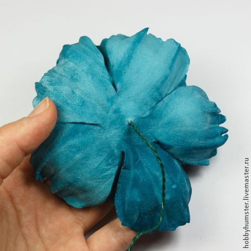 ​Создаем цветок из кожи в шарике: часть 3