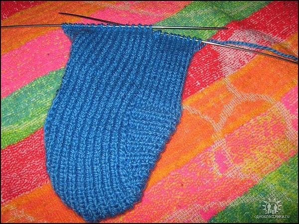 ​Тапочки с трех петель: просто и уютно