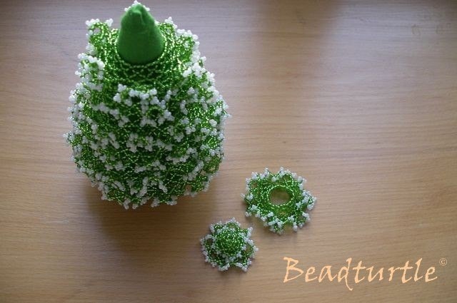 Елочка из бисера и бусин