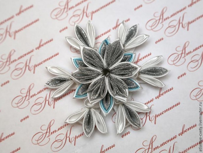 Делаем снежинку из атласной ленты в технике канзаши: часть 2