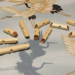 Мастерим экопуговицы из бамбуковых палочек