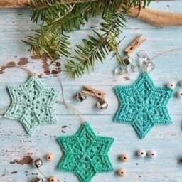 ​Снежинки из пряжи