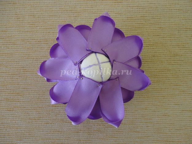 Фантазийный цветок из атласных лент: часть 3 Фантазийный цветок из атласных лент: часть 3