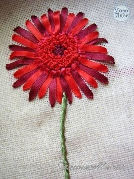 Вышивка лентами: гepбера Вышивка лентами: гepбера