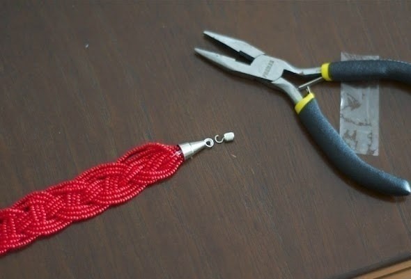 Плетёное ожерелье из бисера