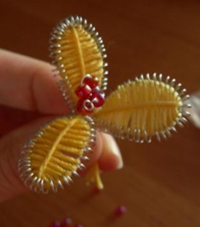 ​Цветок из проволоки и ниток мулине в технике ганутель: часть 2