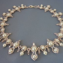 Колье из бисера и бусин