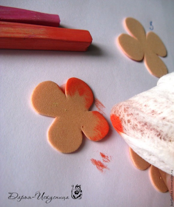 Декорируем свечу для семейного очага с цветами из фоамирана: часть 1