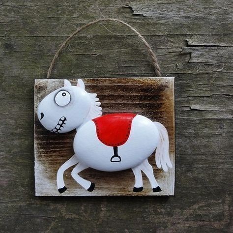 Лошадки из гальки и прочих камешков