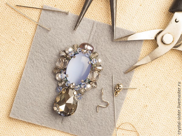 Рельеф и цветовой рефлекс: создаем изящные серьги за пару часов