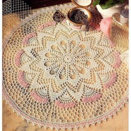 Красивая разноцветная салфетка крючком