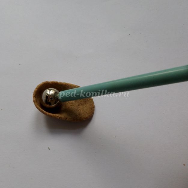 Ёлочная игрушка "Дюймовочка из опилок": часть 2